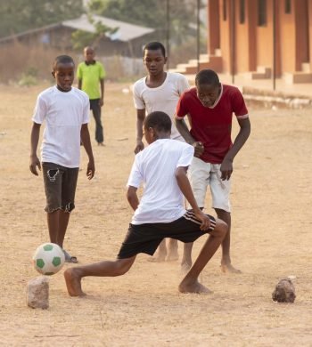 childrens-playing-football